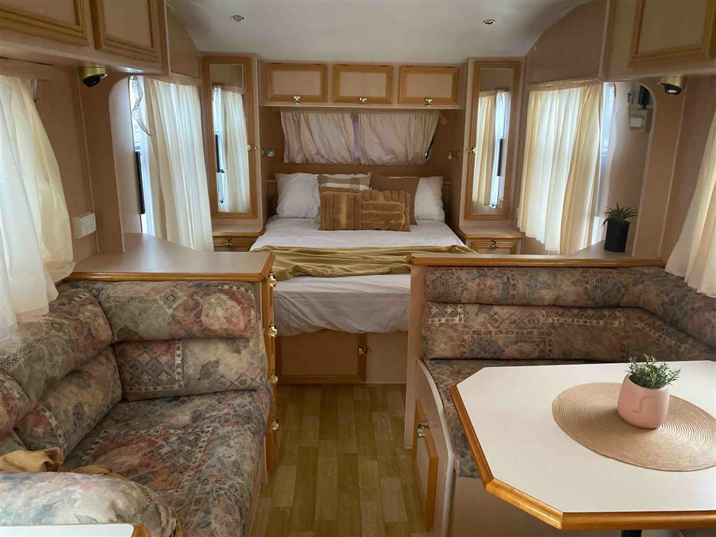 2003 MADISON SILHOUETTE Caravan