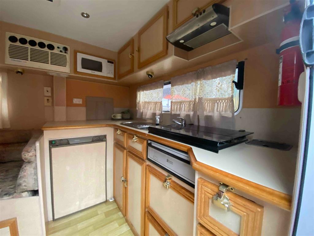 2003 MADISON SILHOUETTE Caravan