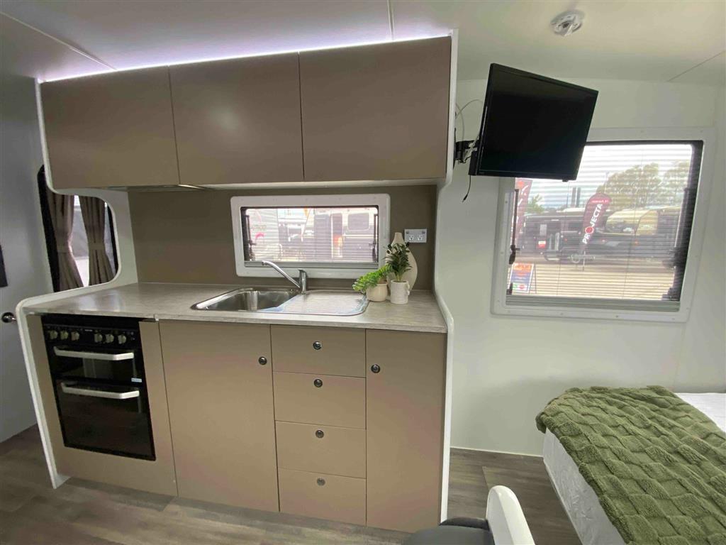 2023 PARAMOUNT ADVENTURER CARAVAN ENSUITE