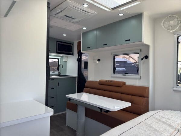  Motorhomes and Camper Trailers