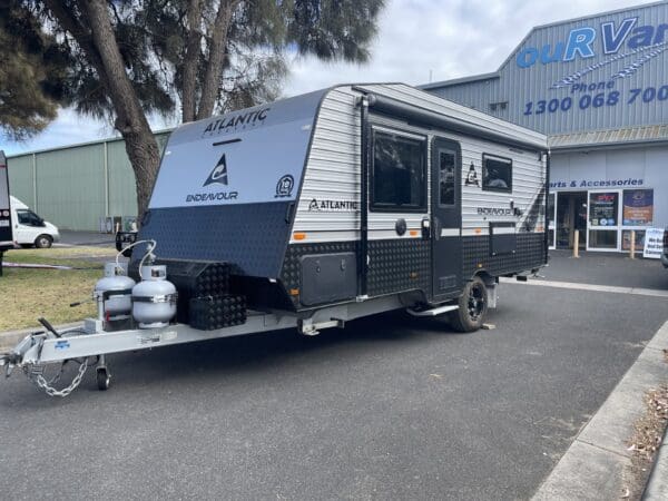  Motorhomes and Camper Trailers