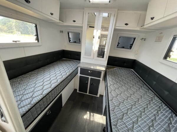  Motorhomes and Camper Trailers