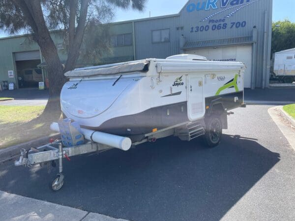  Motorhomes and Camper Trailers