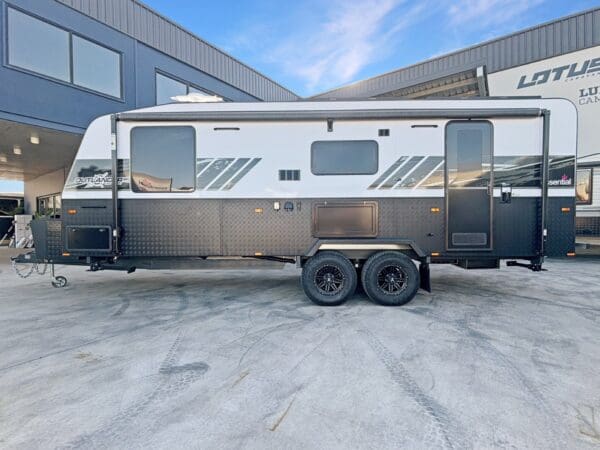  Motorhomes and Camper Trailers