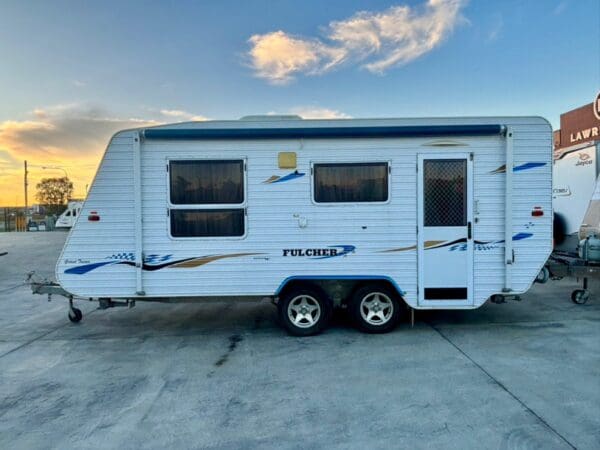  Motorhomes and Camper Trailers