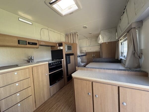  MICROWAVE AND COMES WITH A FULL ANNEXE.<br><br>TARE : 1906 ATM : 2381<br><br>