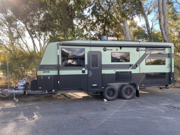  Motorhomes and Camper Trailers