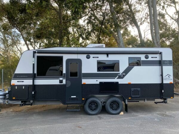  Motorhomes and Camper Trailers