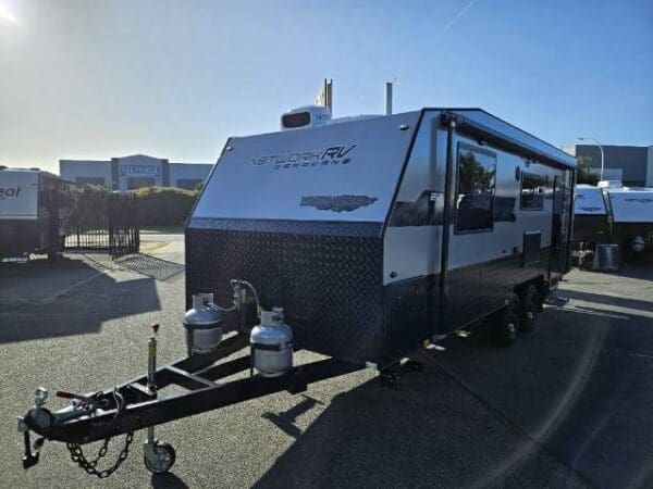 NETWORK RV 22' TOURING FAMILY BUNKS - Caravans