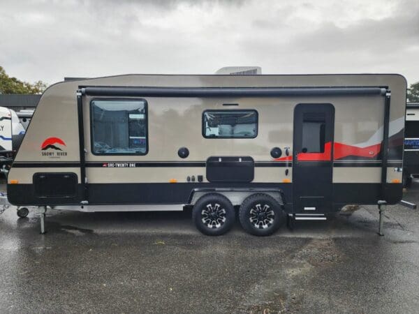 Motorhomes and Camper Trailers