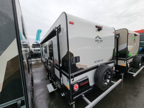  Motorhomes and Camper Trailers