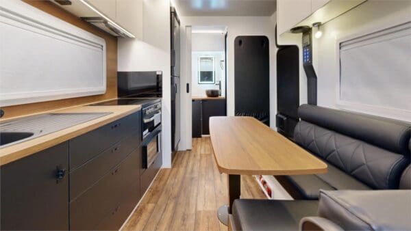  Motorhomes and Camper Trailers