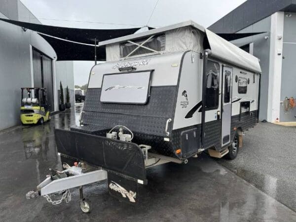  Motorhomes and Camper Trailers