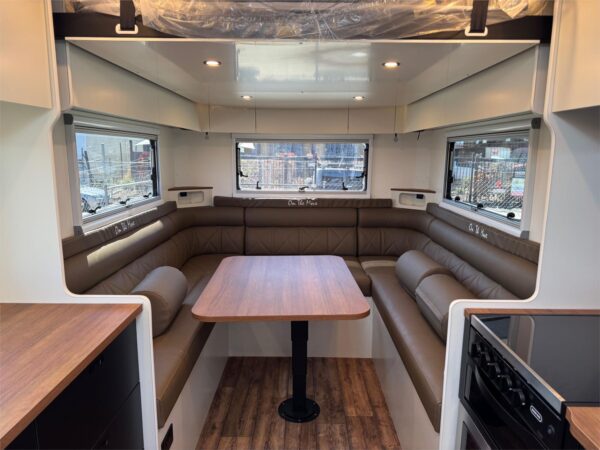  Motorhomes and Camper Trailers
