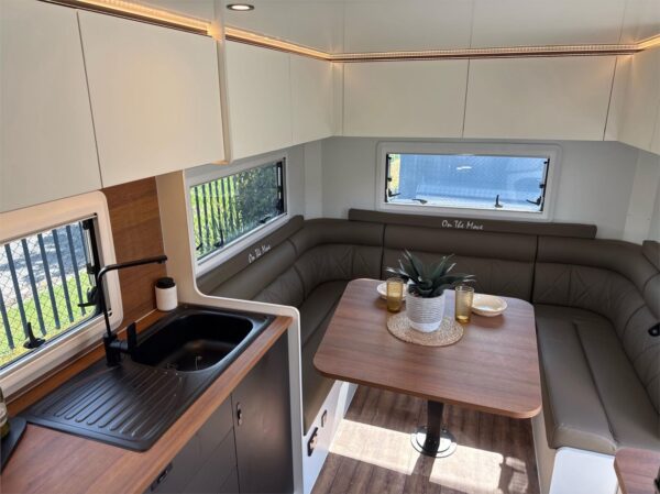  Motorhomes and Camper Trailers