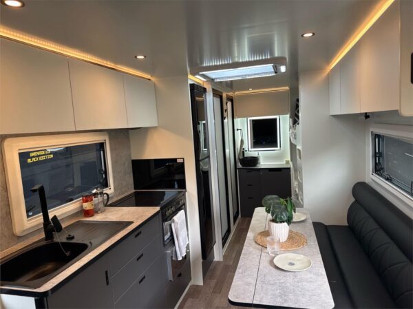  Motorhomes and Camper Trailers