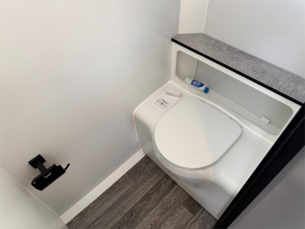  one-piece roof & honeycomb floor – no rot