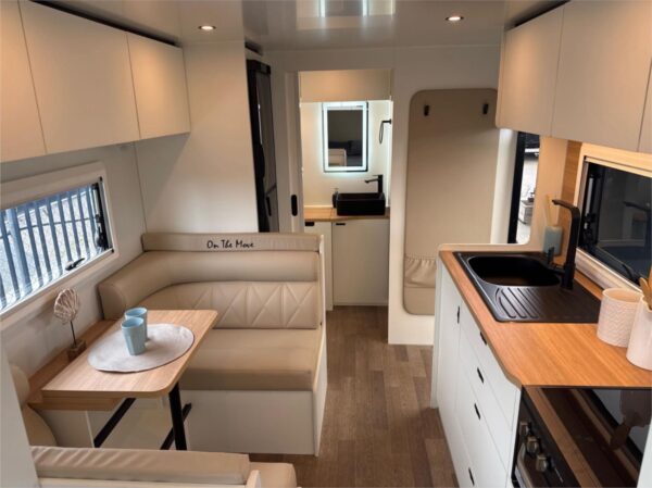  Motorhomes and Camper Trailers
