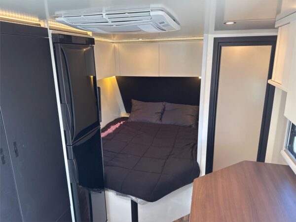  Motorhomes and Camper Trailers