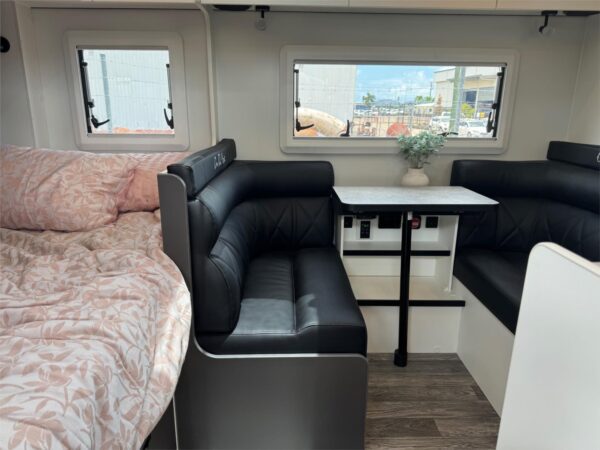  Motorhomes and Camper Trailers